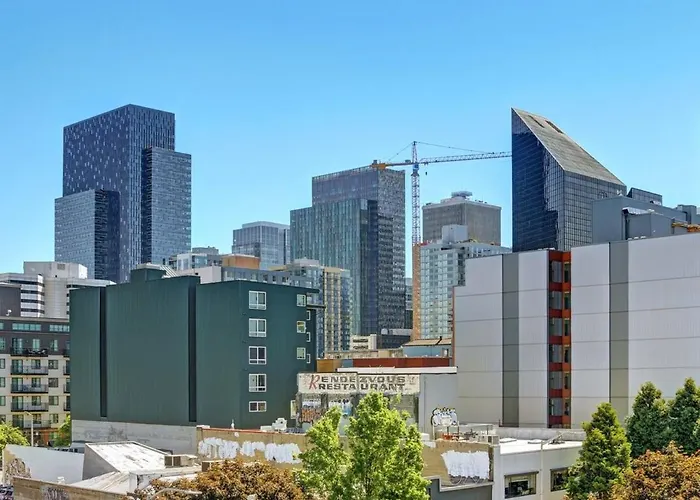 City Water View Oasis With Pool & Gym Near Cruise In Heart Of Seattle