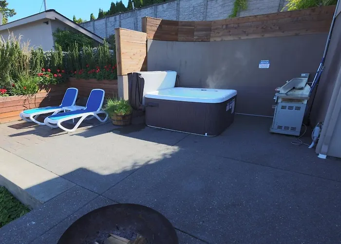 Luxury Lookout Hood Canal Vacation Rental